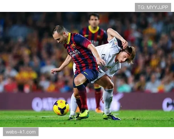 告别时刻？莫德里奇赛后与伯纳乌球迷挥手，疑似告别欧冠